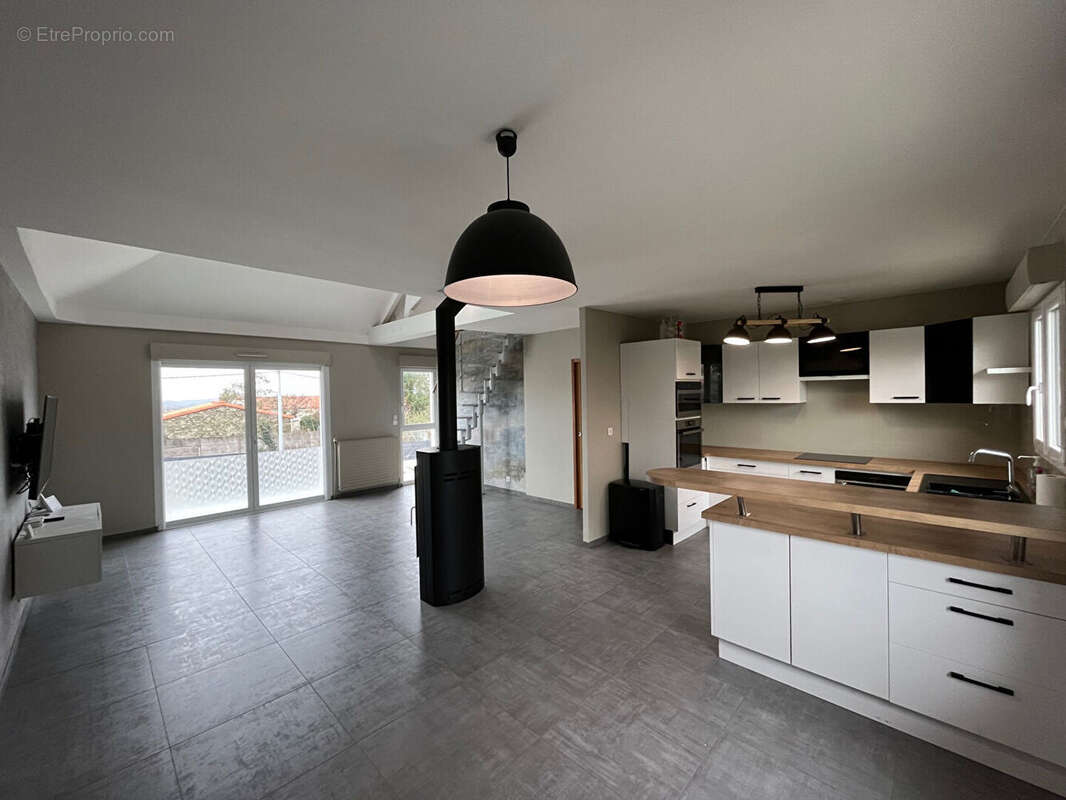 Maison à LA CHAPELLE-BASSE-MER