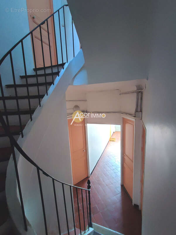 MAISON 1920 en 3 Appartements + GARAGE et Grenier aménageable sur 272 m2 clos - photo 3