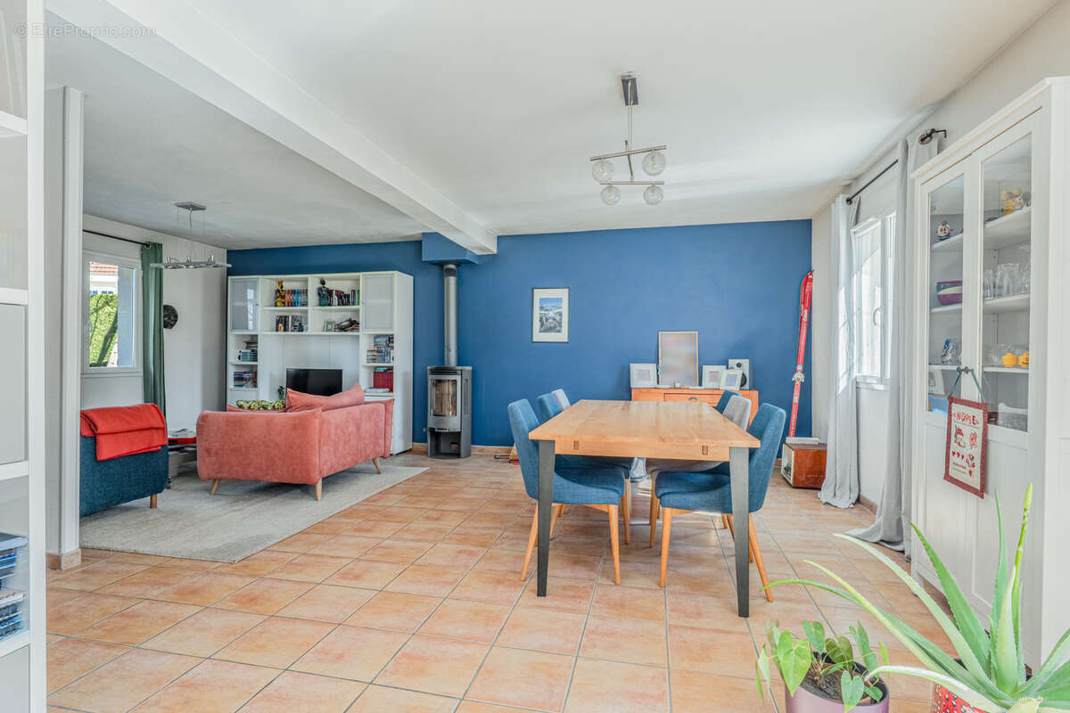 Maison à LA TOUR-DE-SALVAGNY