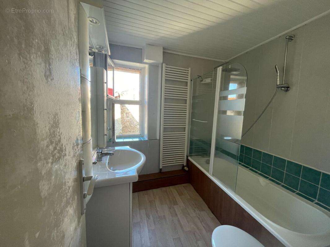 titre - Maison à CHAMPEIX