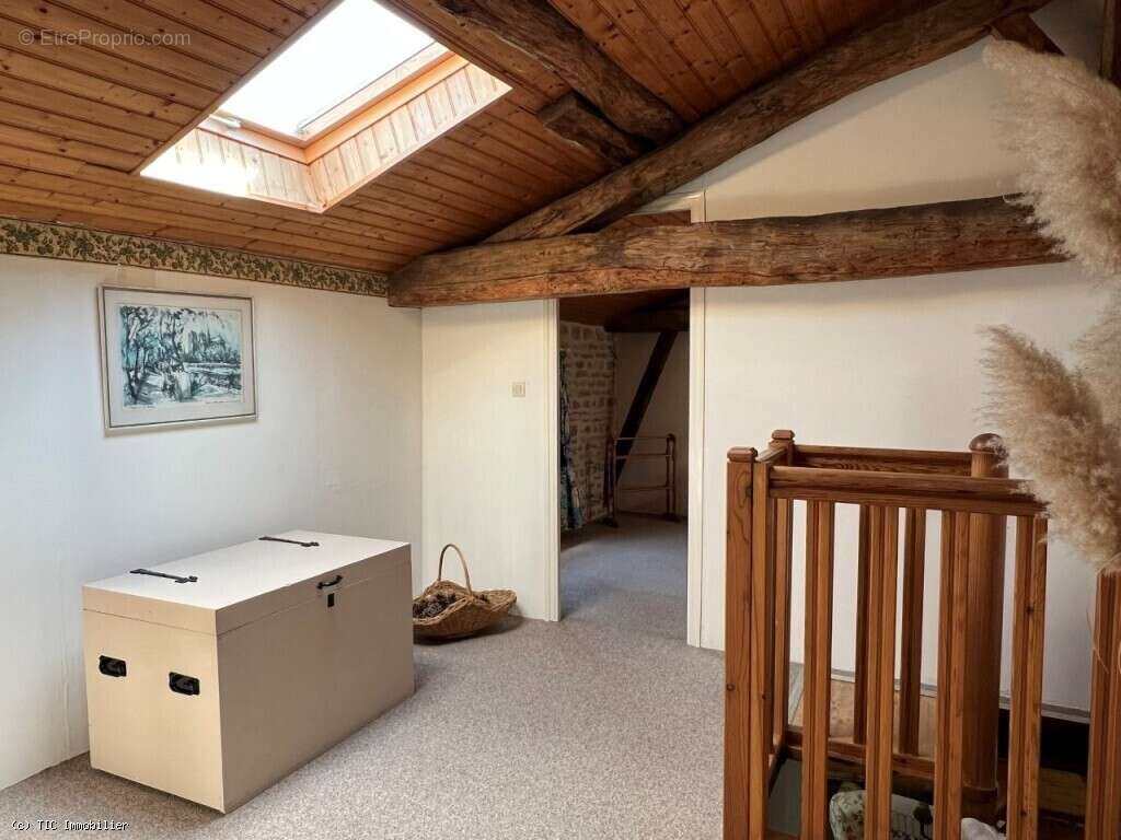 Charmante Maison en Pierre dans un Village Tranquille – Idéale comme Résidence Secondaire - photo 12