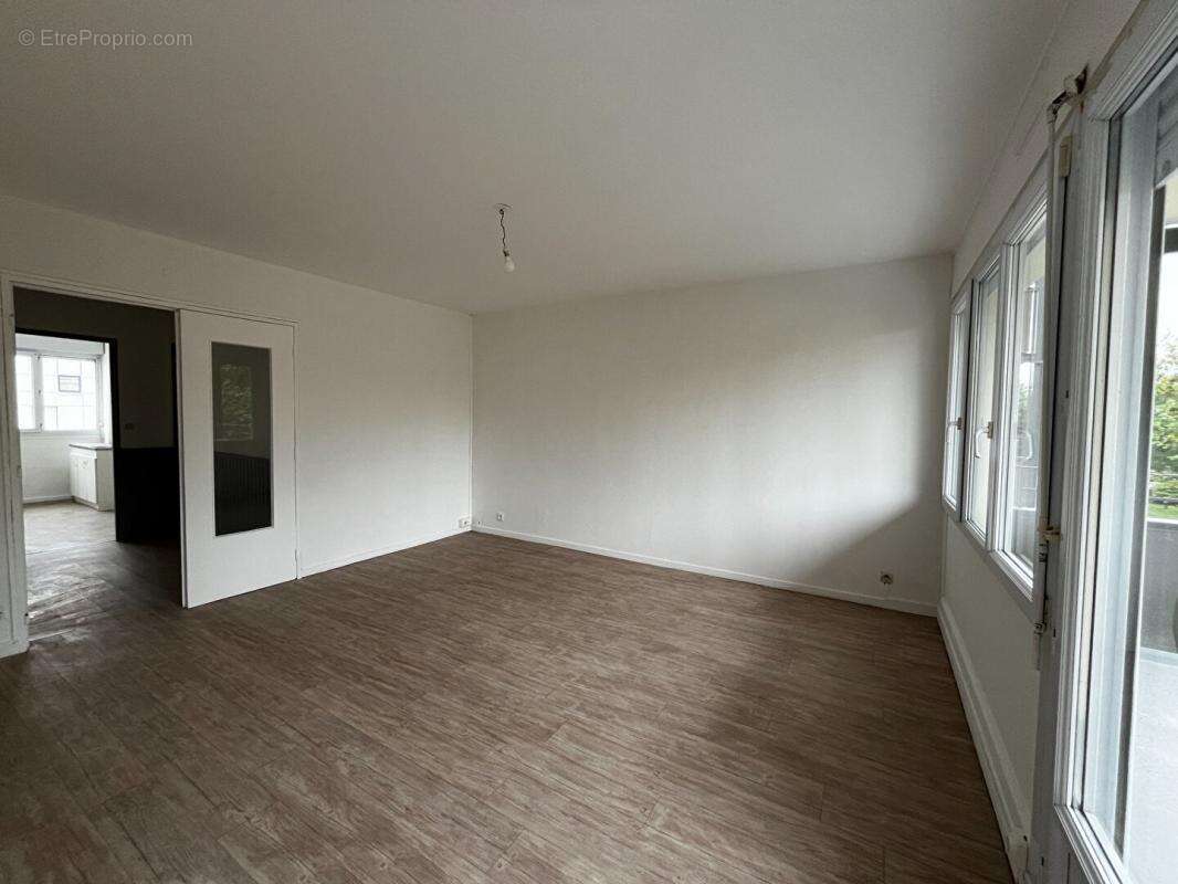 Appartement à LES PONTS-DE-CE