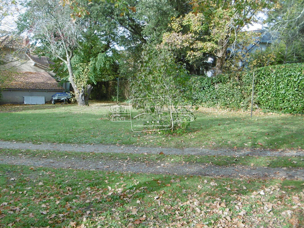 Terrain à MAUVES-SUR-LOIRE