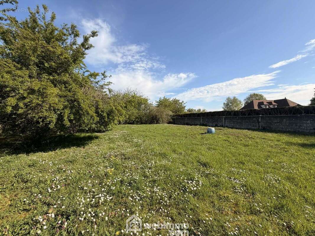 Vous apprécierez le terrain entièrement clos de 1590 m² - Maison à ATHIES-SOUS-LAON
