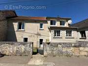 Une maison à rénover d&#039;une surface de 95 m² - Maison à CHERET