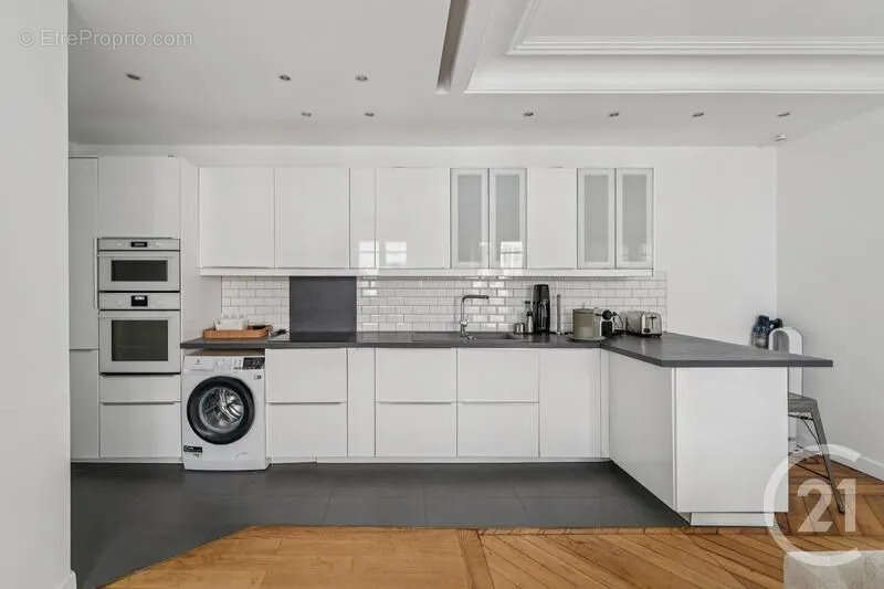 Appartement à NEUILLY-SUR-SEINE