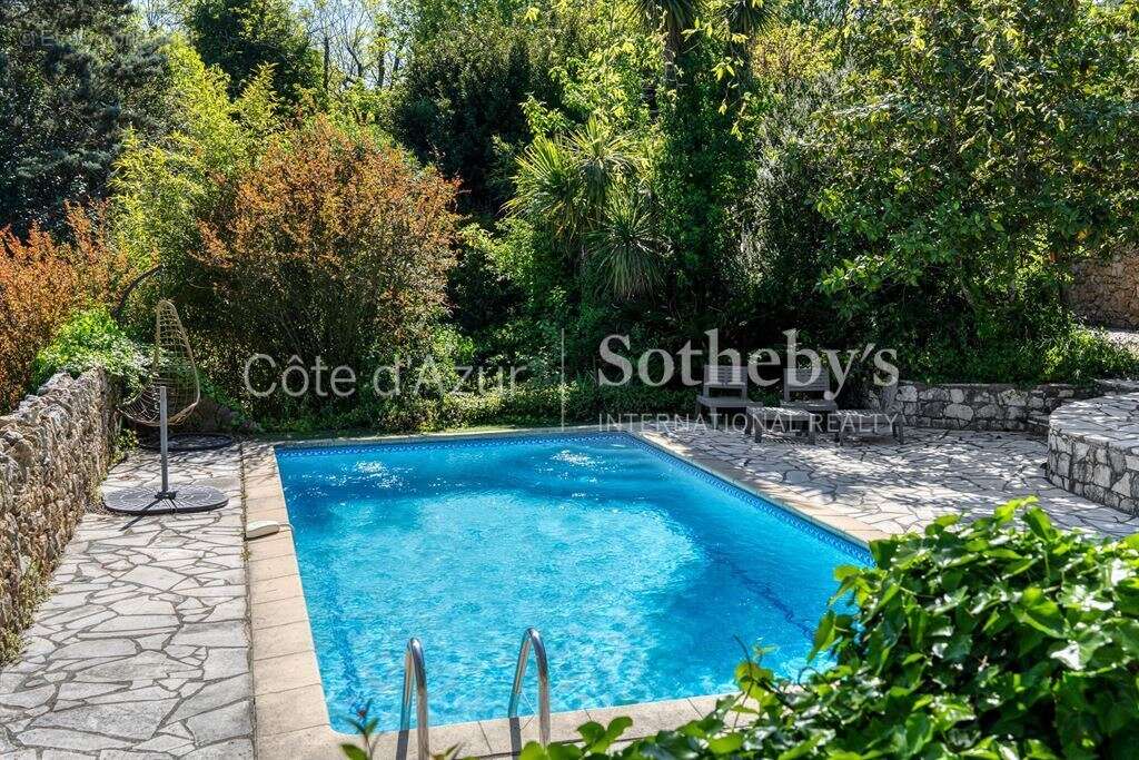 Mas provençal rénové en pierre avec piscine et jardin paysager, à 40 min de Cannes - photo 3