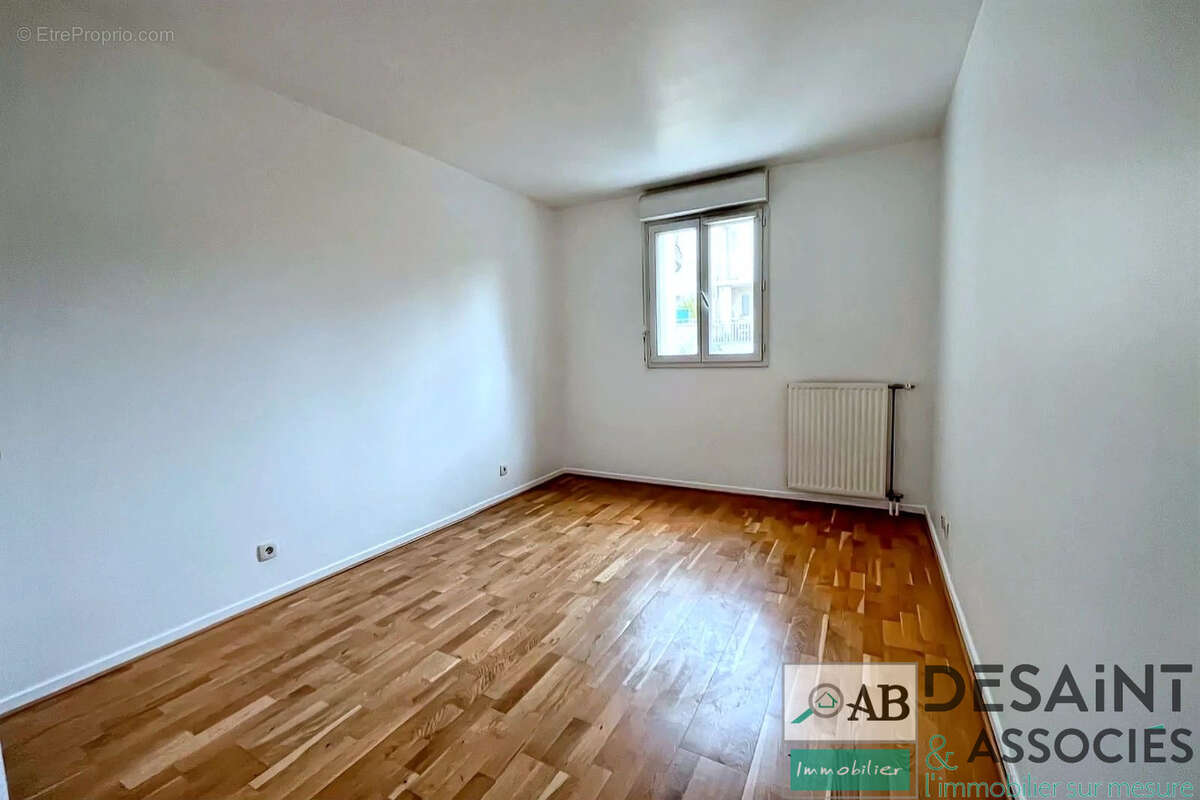 A vendre sur MONTÉVRAIN, appartement type F4 de 75 m2 3 chambres, balcon de 10 m2 et garage. - photo 7