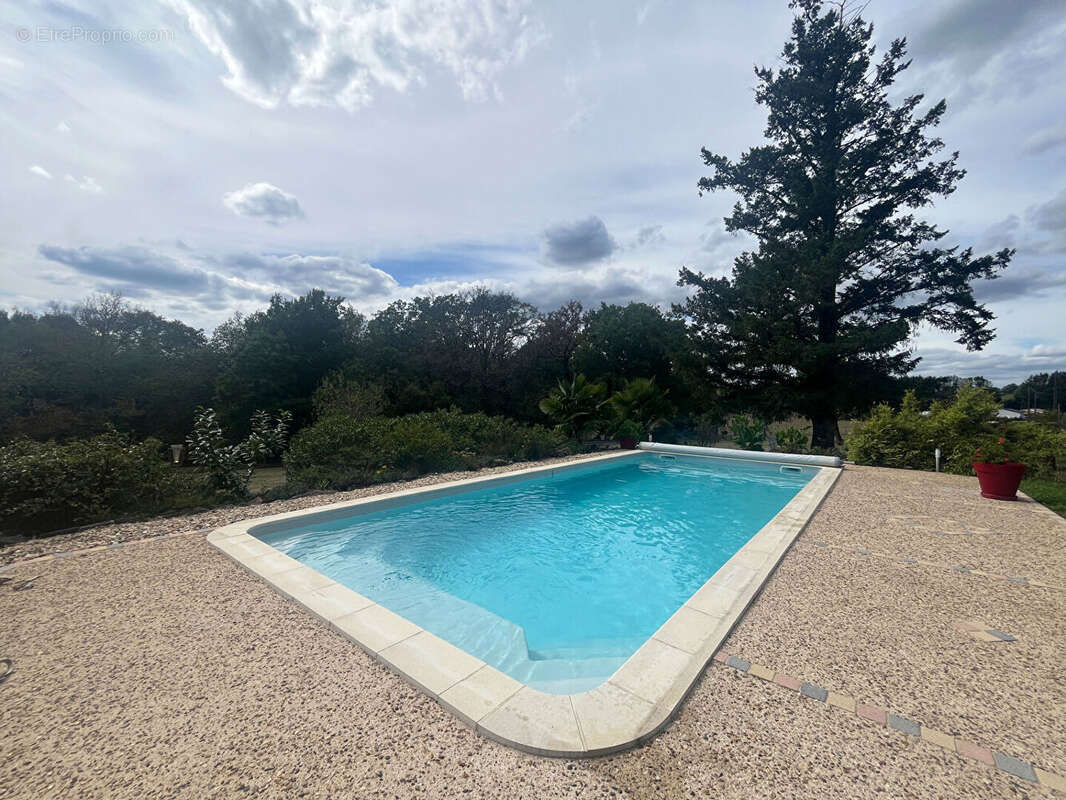 Maison à NOTRE-DAME-DE-SANILHAC