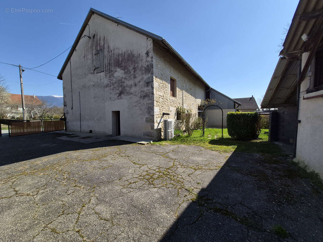 Maison à LOMPNIEU