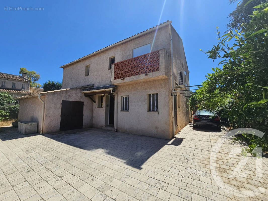 Maison à SIX-FOURS-LES-PLAGES