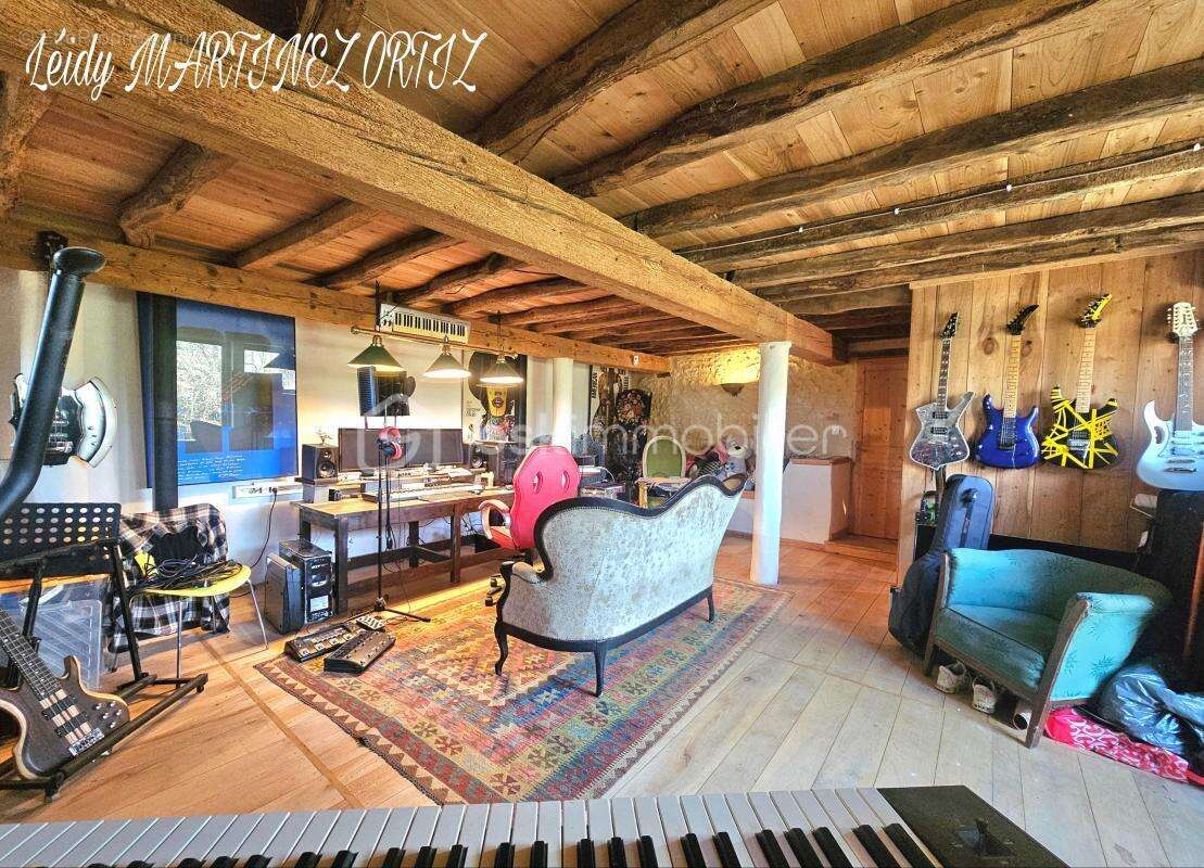 Maison à VIC-FEZENSAC