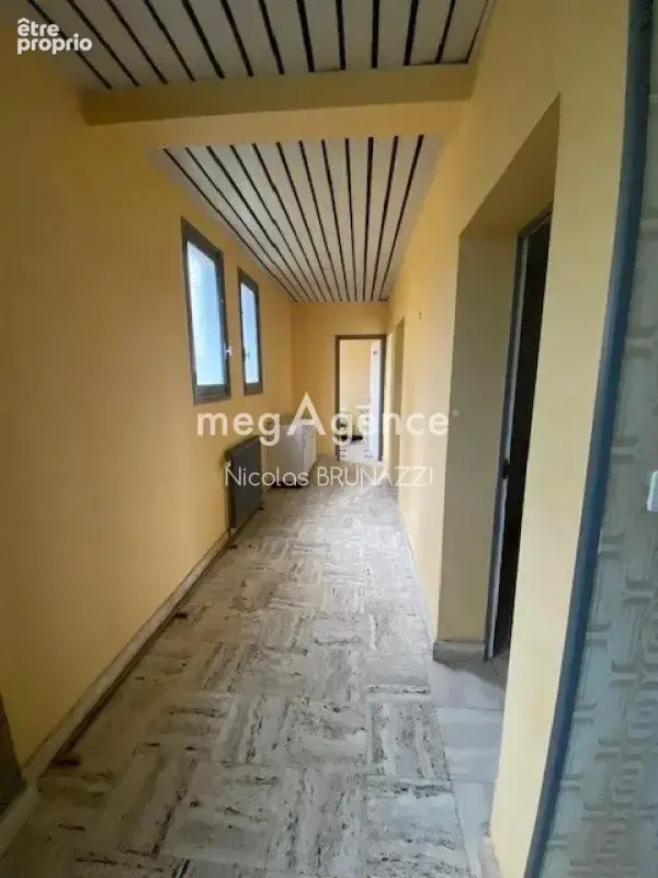 Immeuble à fort potentiel – 264 m² à Ambrières-les-Vallées - photo 5