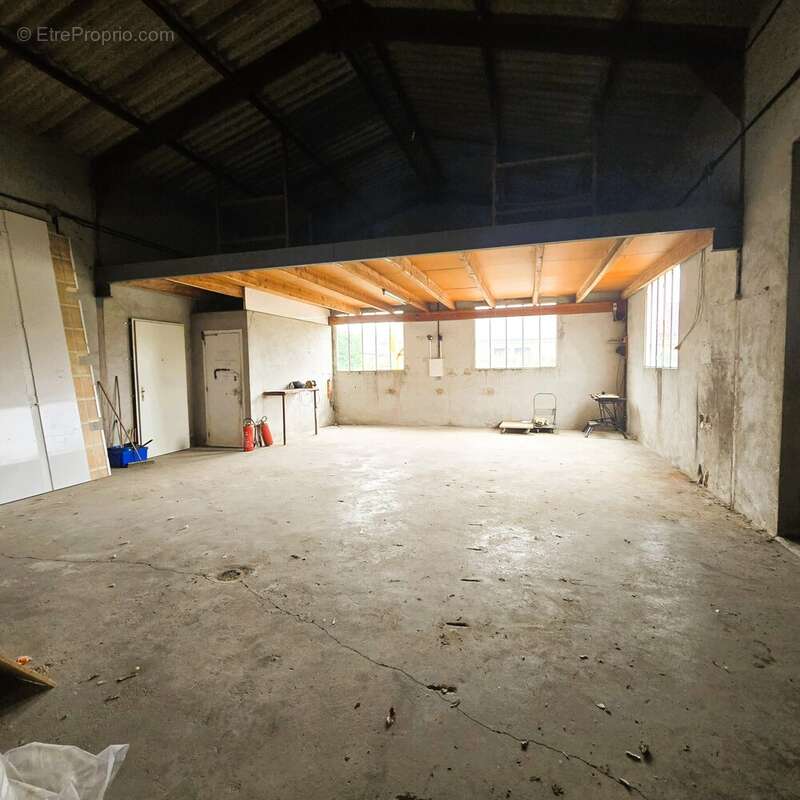 Commerce à PONT-DE-VEYLE