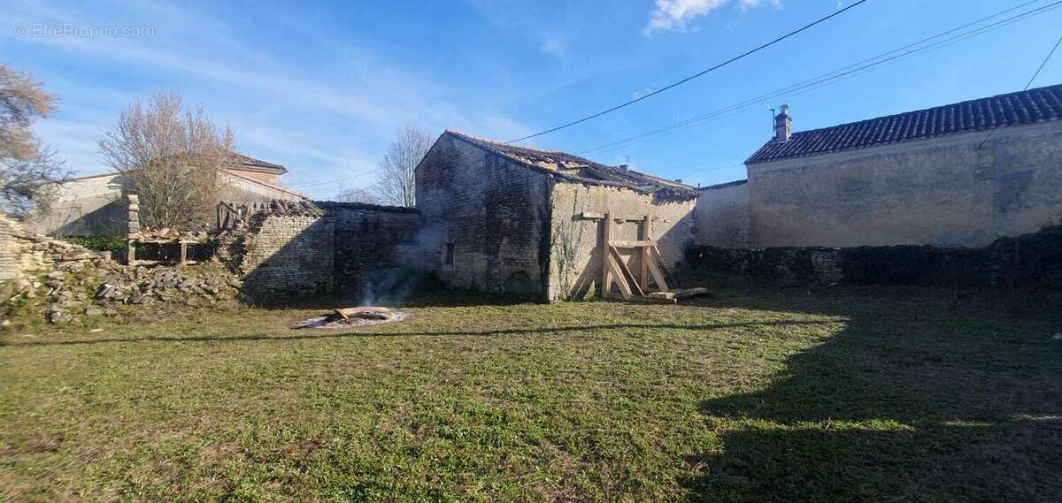 Appartement à SAINT-AMANT-DE-NOUERE