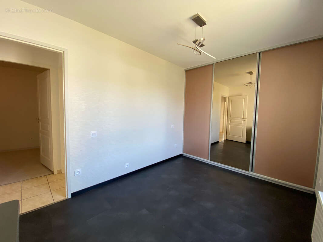 Maison de Plain-Pied, trois chambres, jardin avec piscine. - photo 8