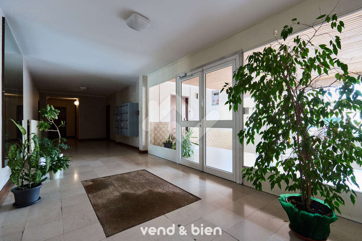 Appartement T2 de 49,12 m2 - Cave et parking - photo 12