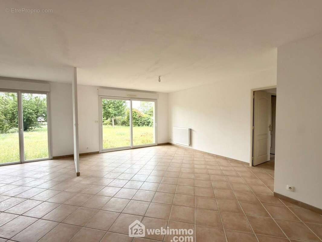 Maison 99 m² à Beaufort-En-Vallee  - photo 2