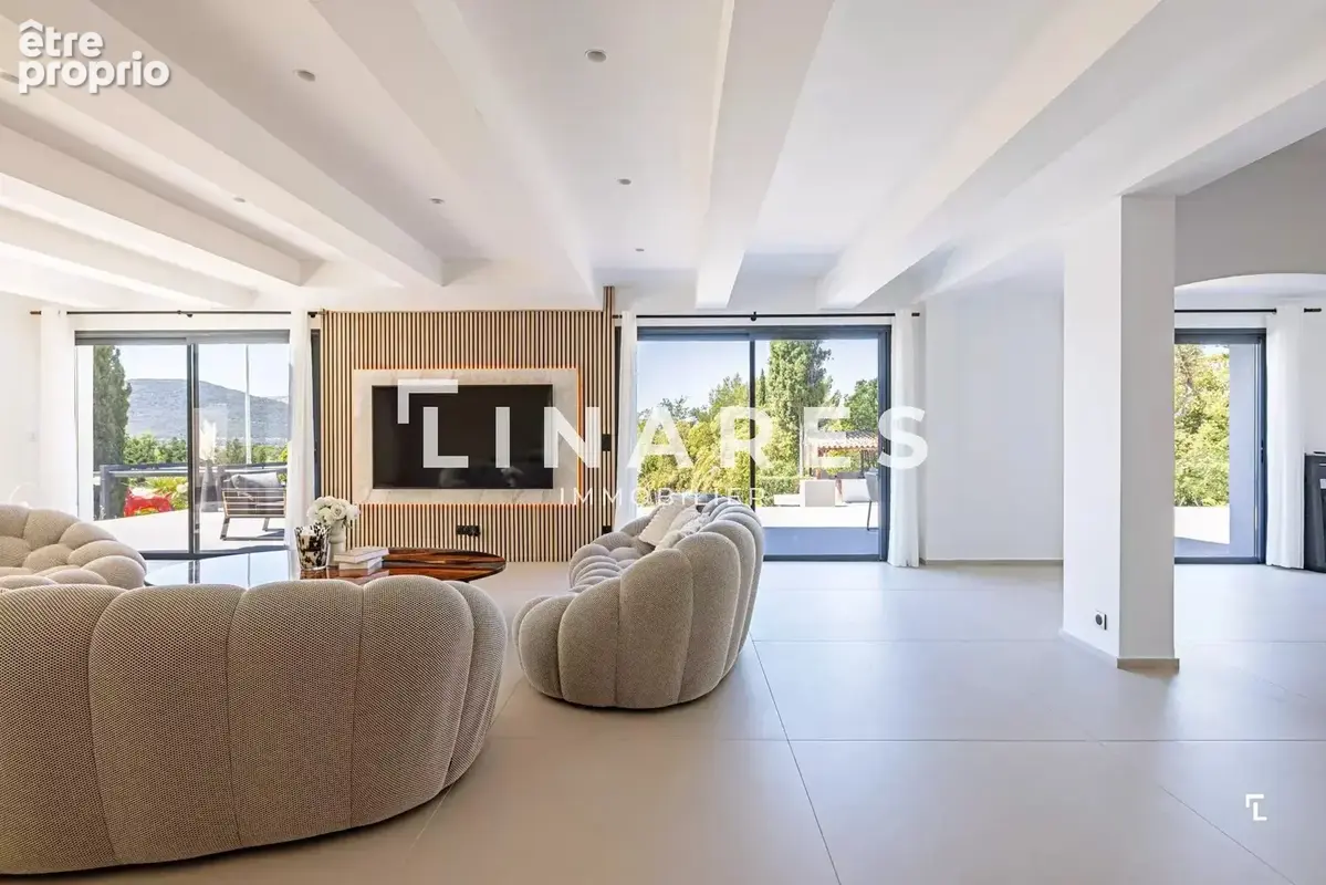 L'ICONIQUE - Villa T6 de 343m² - Dépendance - Piscine - Court de tennis - Terrain de 8000m² - 13420 GEMENOS - photo 6