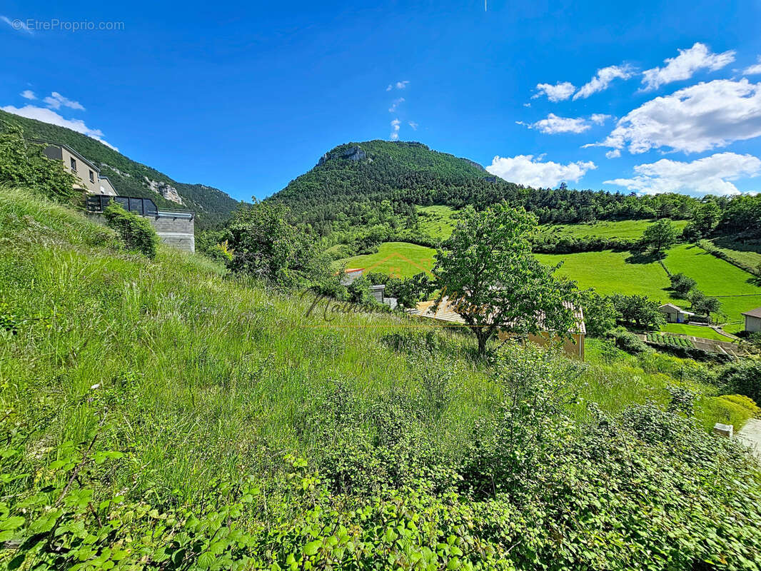 Terrain à LA CRESSE