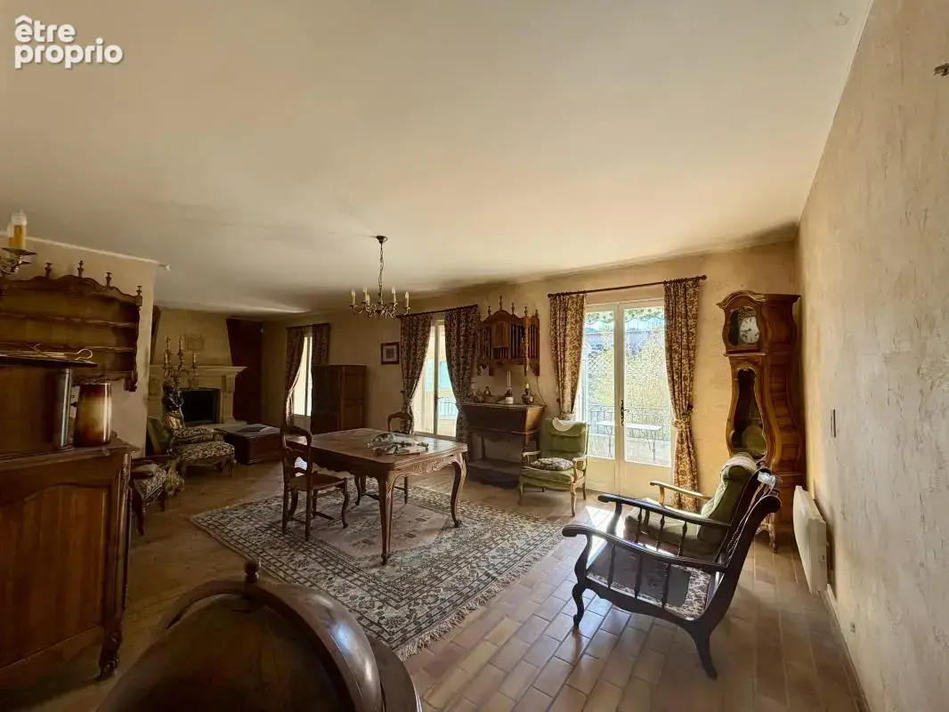 Maison 4 pièces 140 m² à vendre à Charleval (13350) - photo 3
