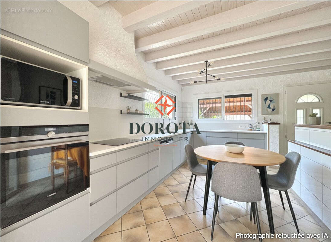 Maison 240 m² à La Buissiere  - photo 2