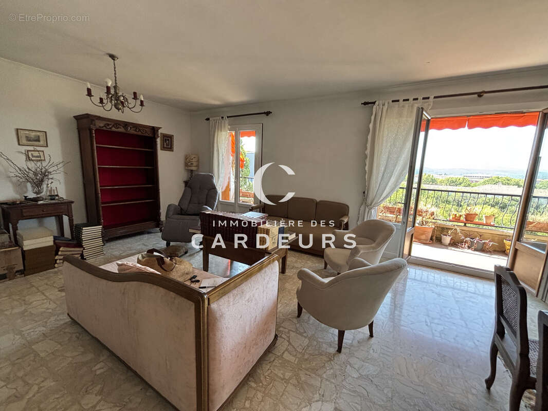 Vente appartement de type 5 avec terrasse, ascenseur et garage, Aix en Provence, centre ville à pied. - photo 3