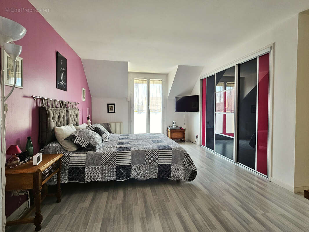 Maison à MANDRES-LES-ROSES