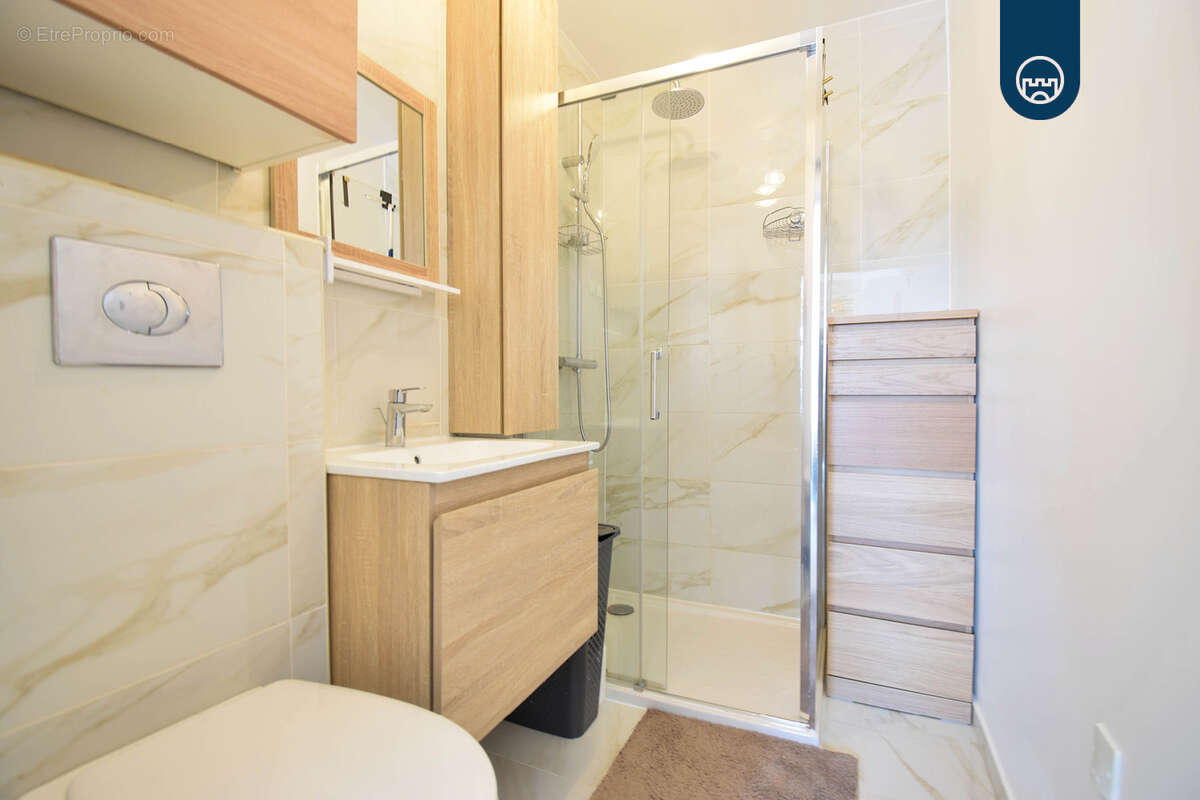 Appartement à SAINT-LAURENT-DU-VAR