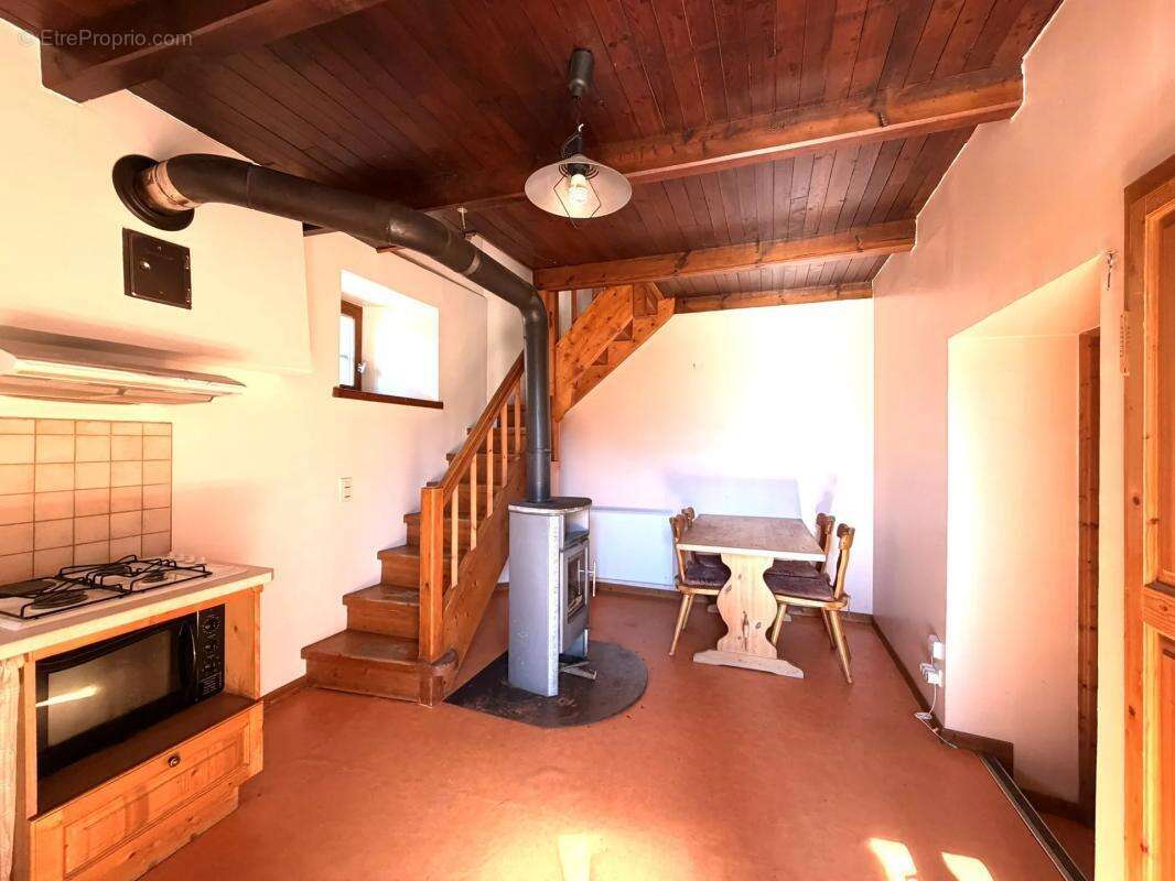 Maison à LES CHAPELLES