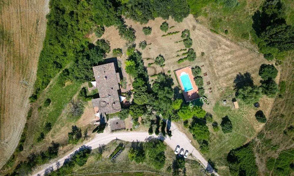 Ancienne ferme historique avec écuries et piscine, à 8 minutes d'Urbino - photo 12