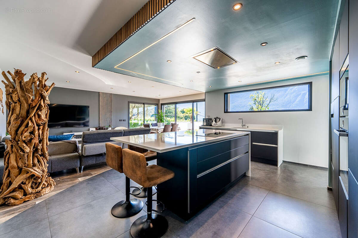 Villa contemporaine avec piscine intérieure et vue lac - photo 7