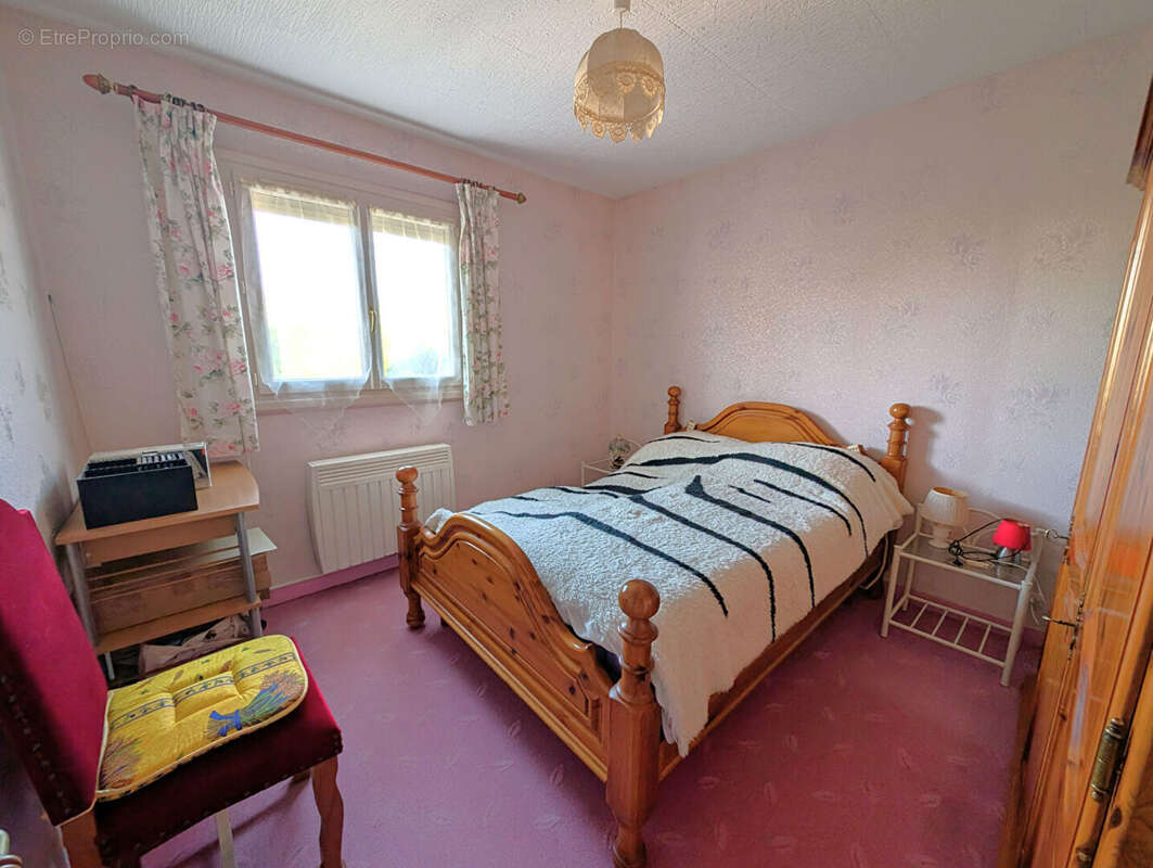 Maison à AILLANT-SUR-THOLON