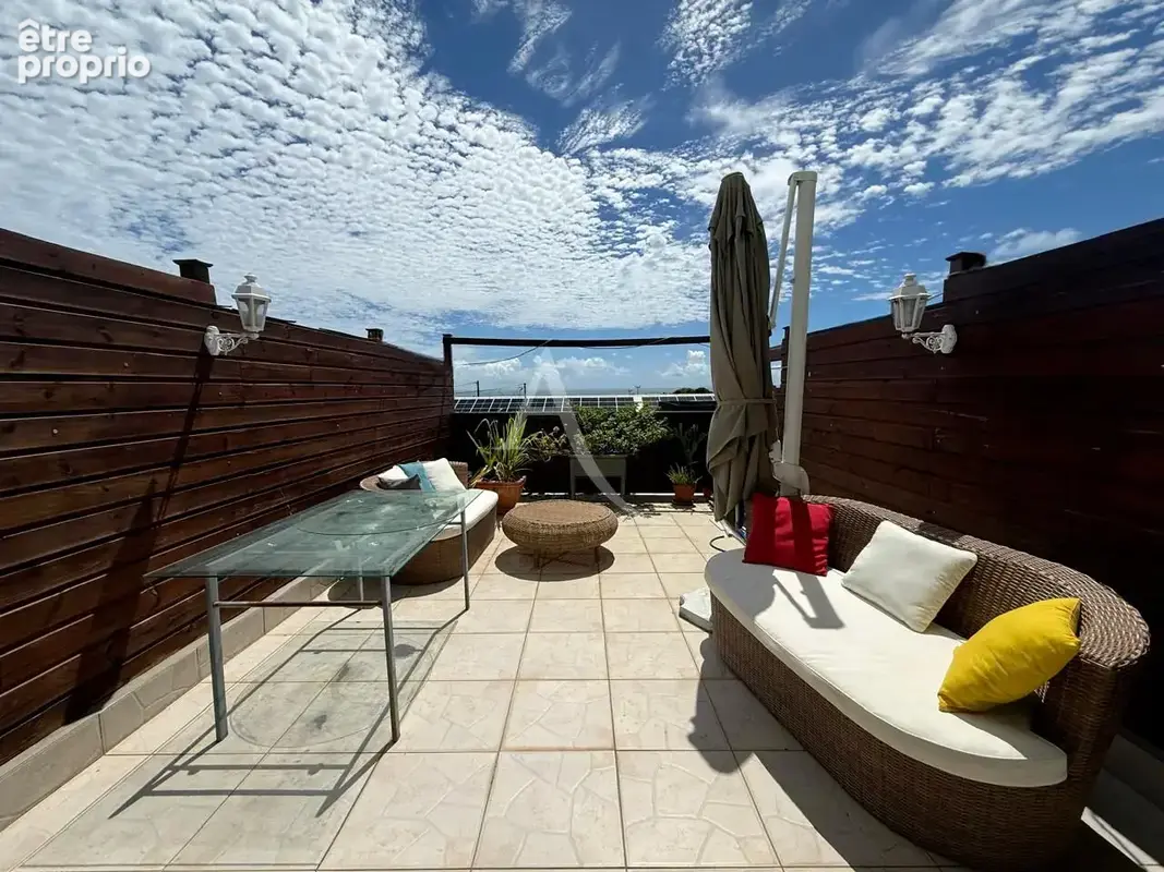 Photo Appartement à Petit-Bourg au prix de 228 000€