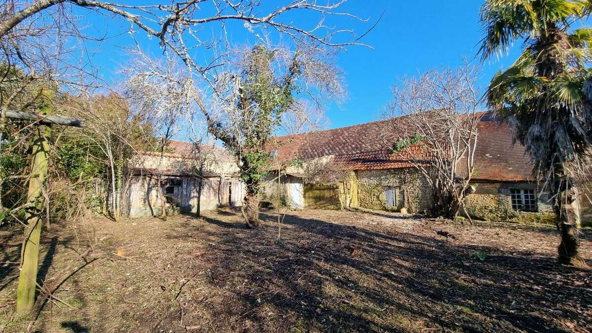 Maison à SAINT-FELIX-DE-VILLADEIX