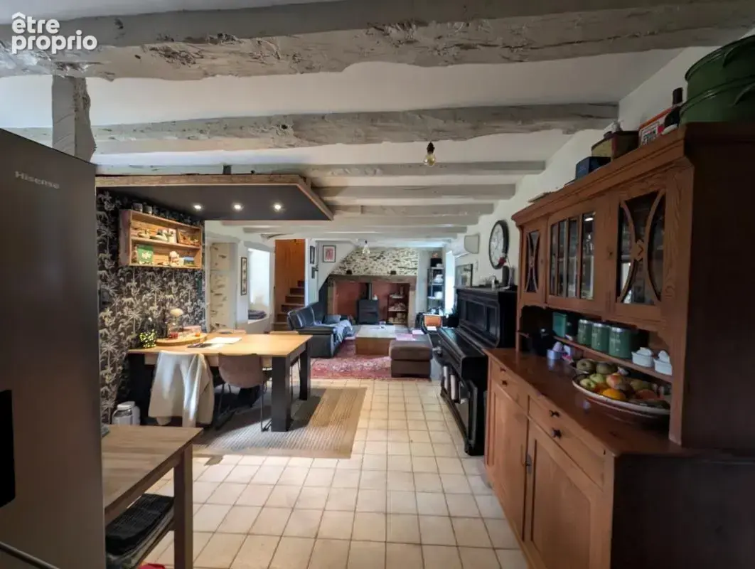 À vendre – maison de campagne avec plus de 5 000 m² de terrain, enclos pour animaux et bâtiment annexe - photo 1