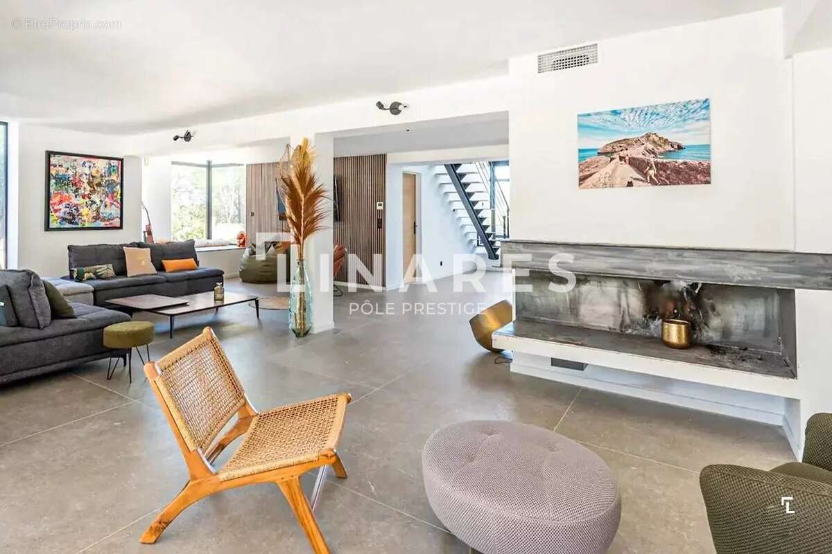 DESIGN & VIEW - Villa T7 de 250m2 - Vue Sainte Victoire - Terrain 2470m2 - Piscine - 13710 FUVEAU - photo 6