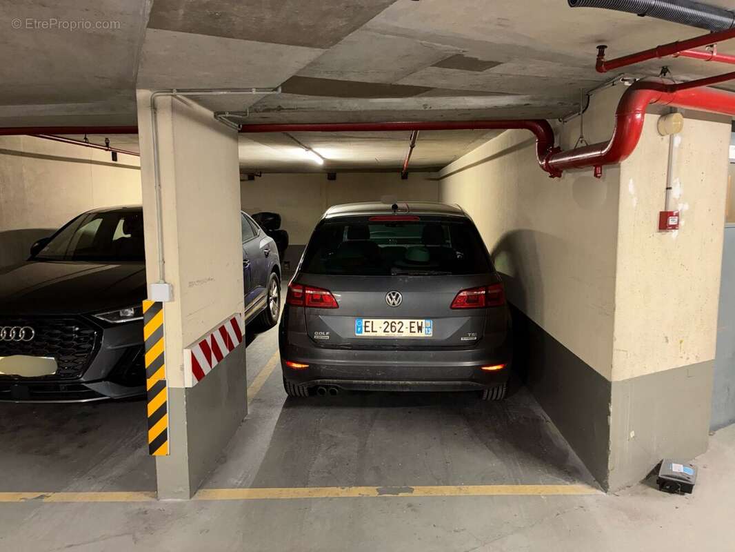 Parking à NEUILLY-SUR-SEINE