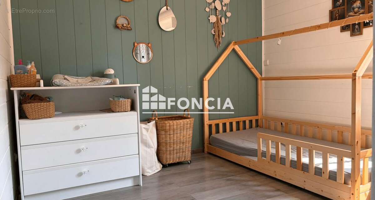Le Montat, belle maison de 6 pieces, environ 134m2, sur une parcelle d'environ 2855 m2 - photo 7