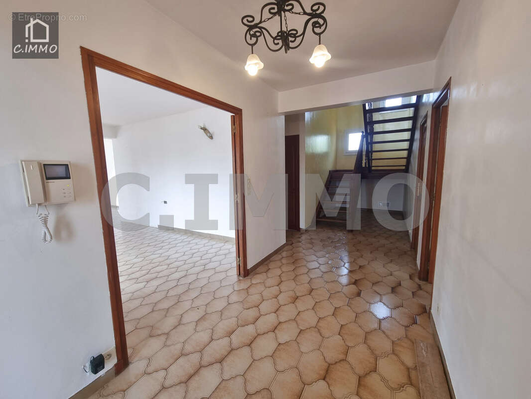 Grande Maison de type 7 avec grand garage en sous-sol + piscine sur 1086 m2 - photo 6