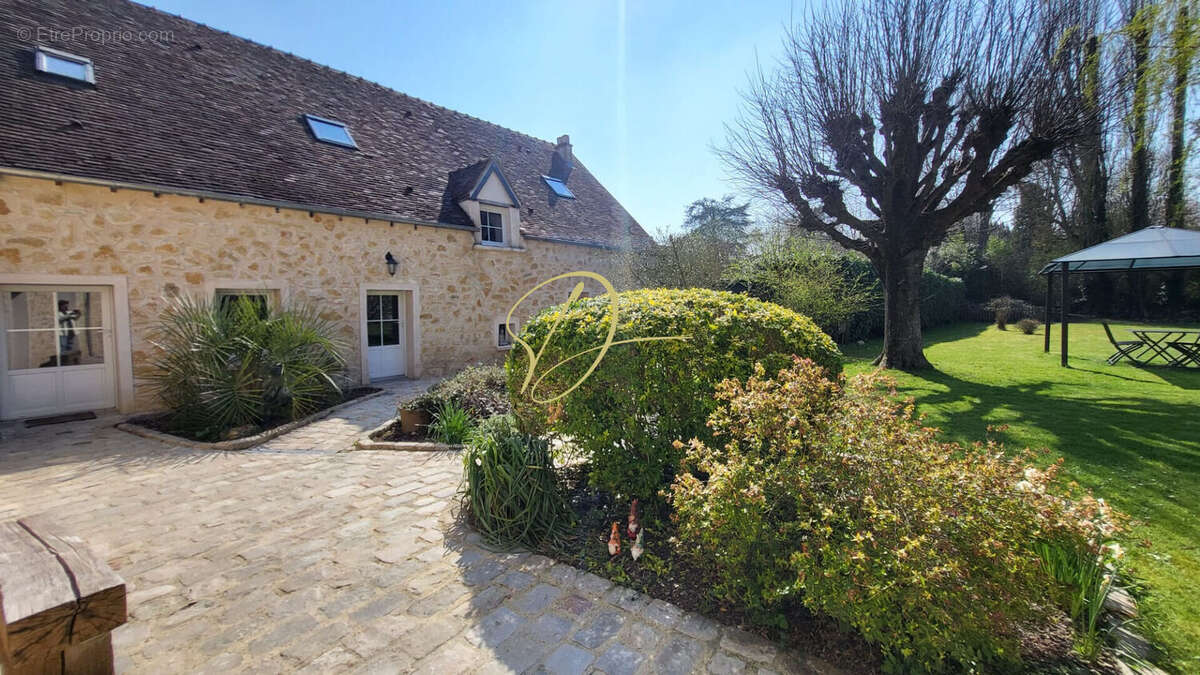 Maison à EPERNON