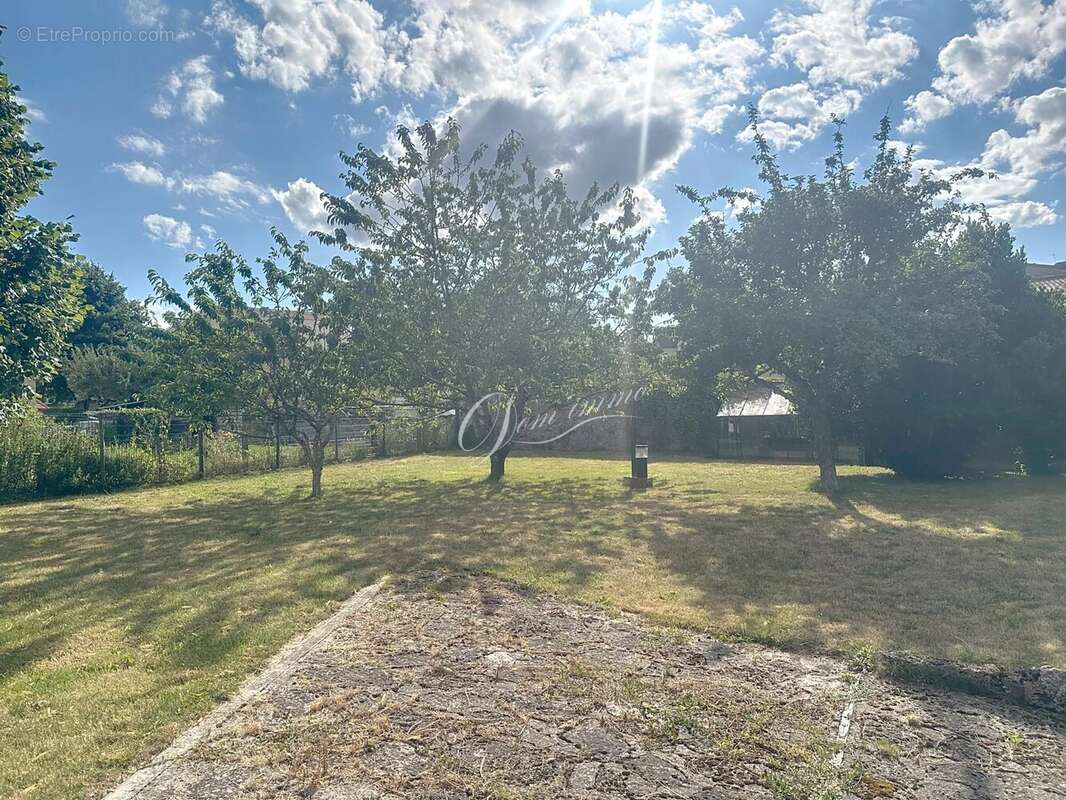 SAULIEU : Grande maison sur deux niveaux, au calme - photo 12