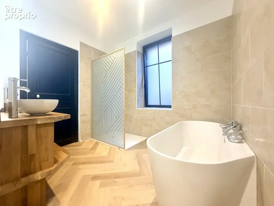 Élégante maison de ville entièrement rénovée - photo 10