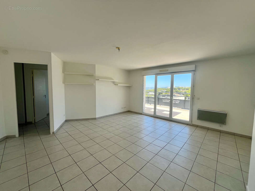 A VENDRE- Appartement T4 avec double garage, parking et terrasse- Résidence avec piscine - photo 2