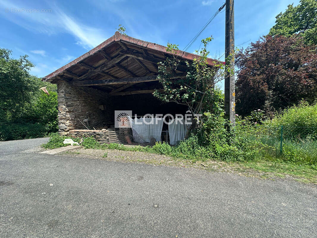Ambialet - Maison en pierre à rénover - photo 6