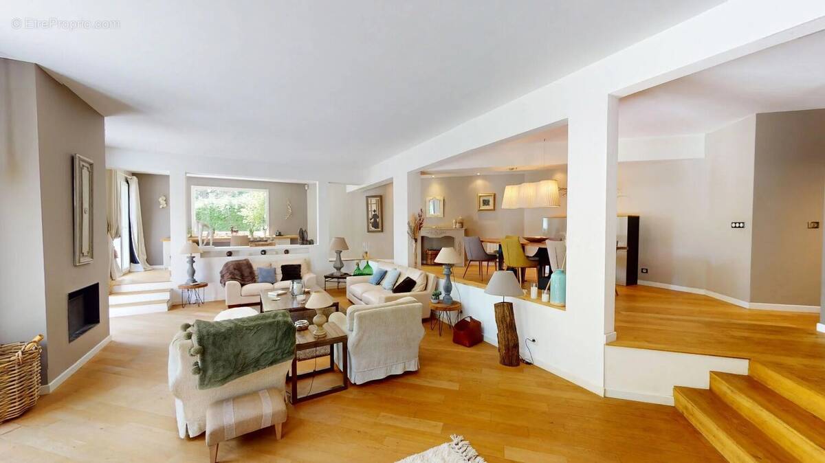 Maison à SAINT-NOM-LA-BRETECHE