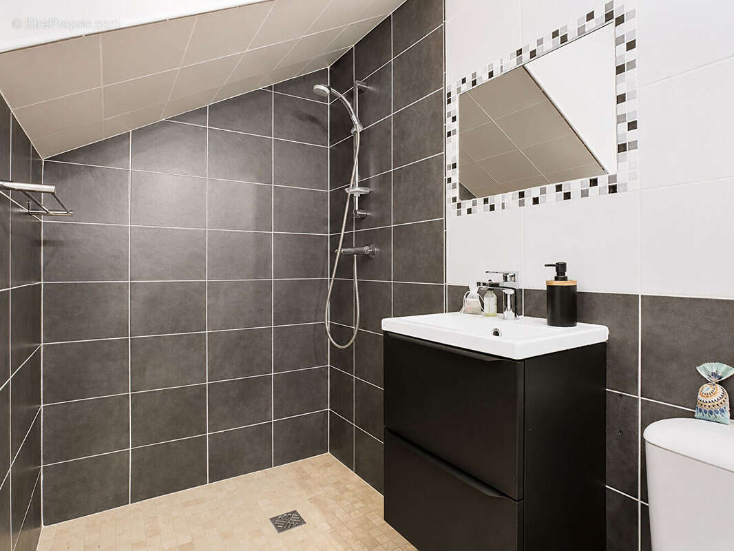 Maison - T5 - 98 m² - photo 9
