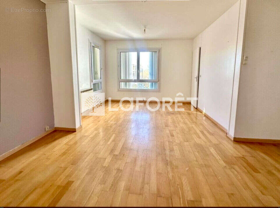 Appartement à MONTIGNY-LE-BRETONNEUX