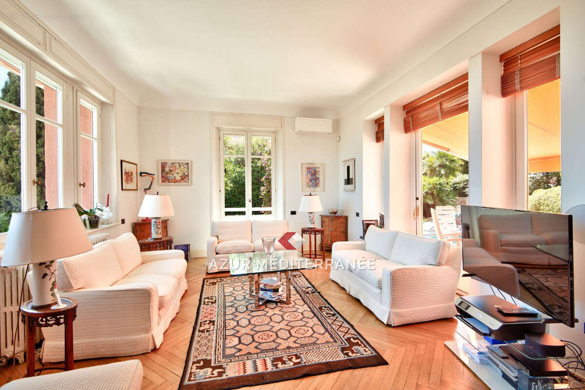 Maison 240 m² à Villefranche-Sur-Mer  - photo 4