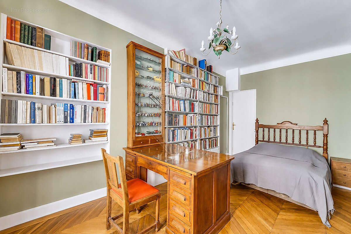 Appartement à PARIS-7E